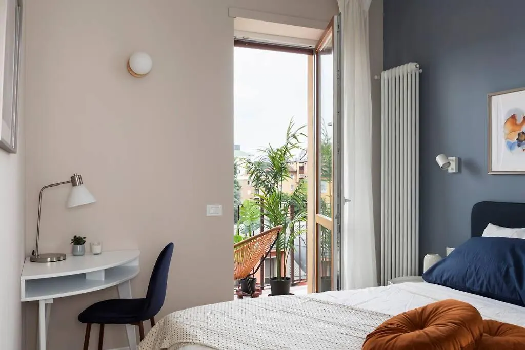 Blue & Orange House Lovely Modern Apartment Milan