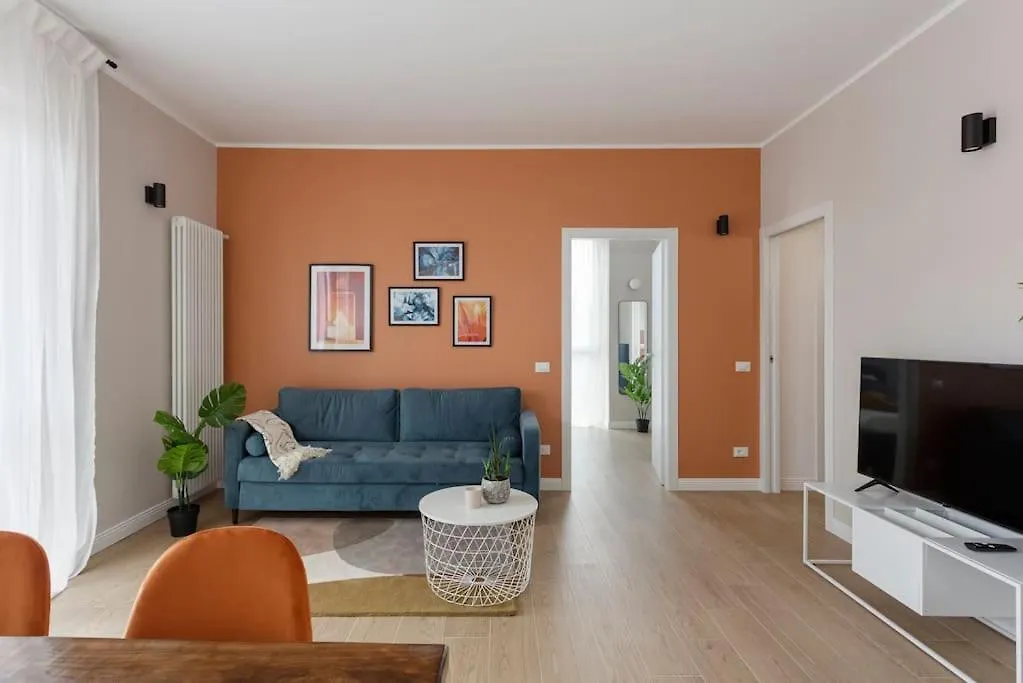 Blue & Orange House Lovely Modern Apartment Milan