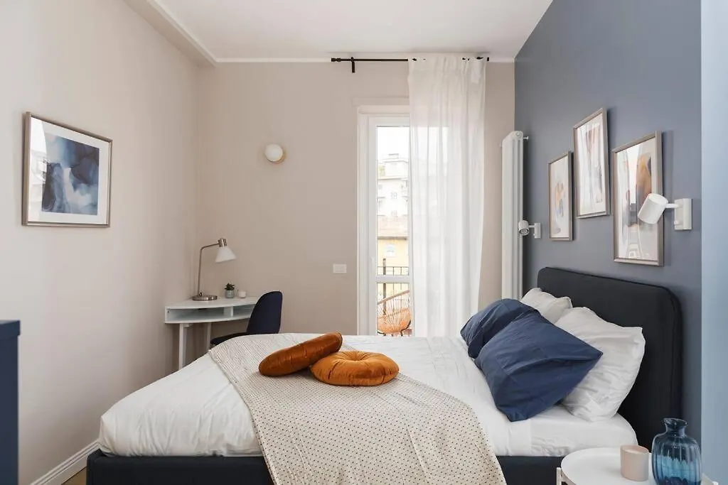 Blue & Orange House Lovely Modern Apartment Milan Italy