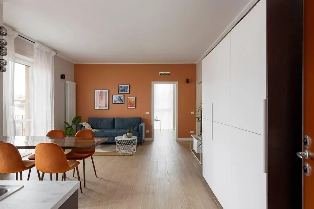 Blue & Orange House Lovely Modern Apartment Milan